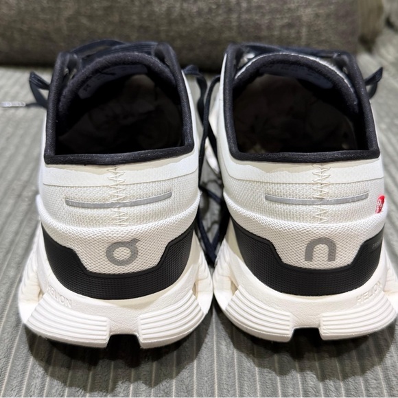 On Running Men's White and Black Sneakers Used in good condition - Picture 2 of 5